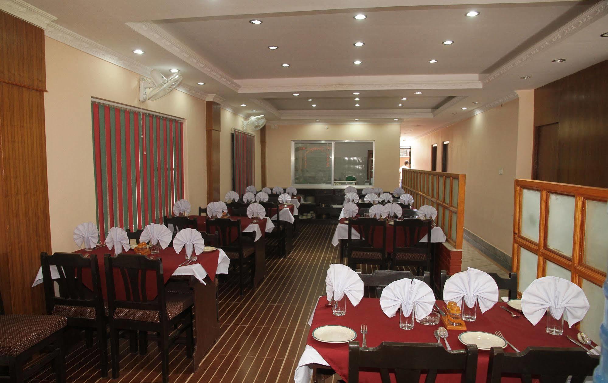 Hotel Center Lake Pokhara Zewnętrze zdjęcie